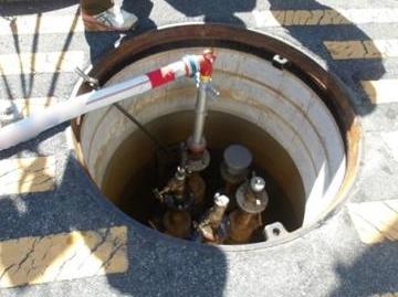 2_耐震貯水槽の消火栓より給水車に給水(有圧状況)